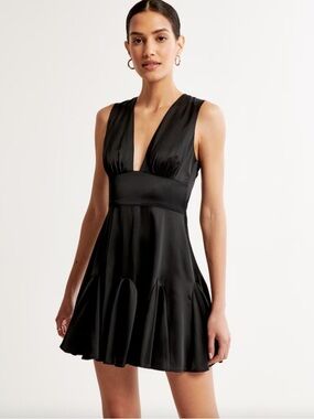 Abercrombie & Fitch Plunge Satin Mini Dress Size L Tall NWT Black